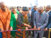 Eve Bazaiba acclame les premiers grands ouvrages de la Dotation TFM